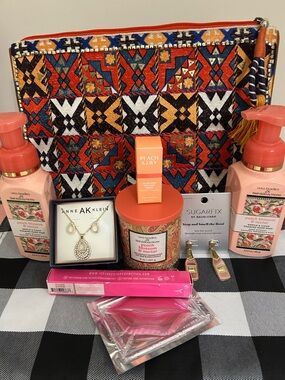 Vera Bradley Peach Blossom & Nectar Bath Gift Set with Patterned Cosmetic Pouch